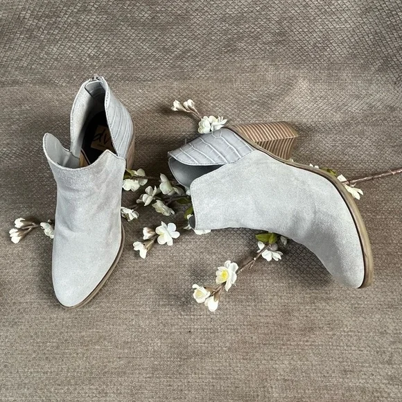 DV8 Dolce Vita Shai Women’s size 7 Grey Suede & Mixed Material Heeled Bootie EUC - Picture 1 of 16